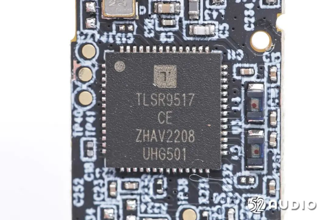 Close-up 2 of TLSR9517 SoC