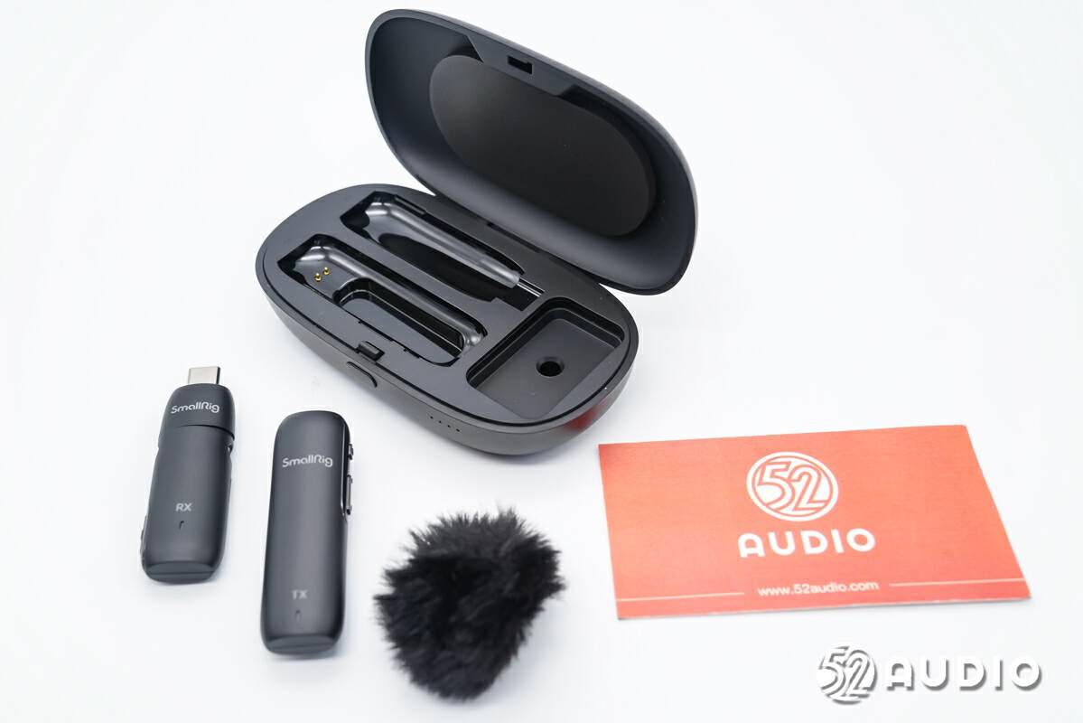 Wide shot of SmallRig Wave W1-C wireless lavalier microphone